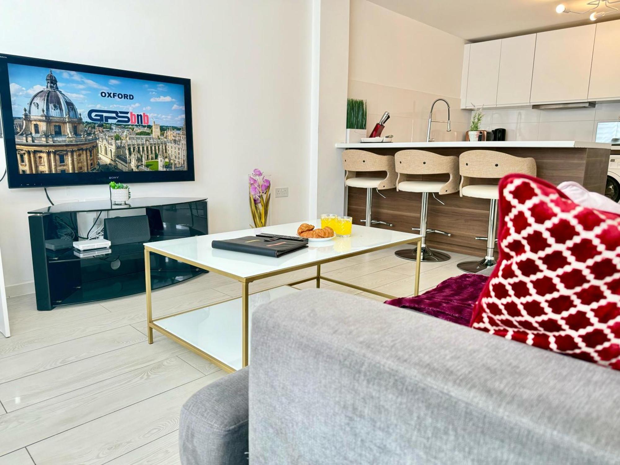 Panorama House, Delightful 2-bedroom Flat 1, Oxford Apartment *