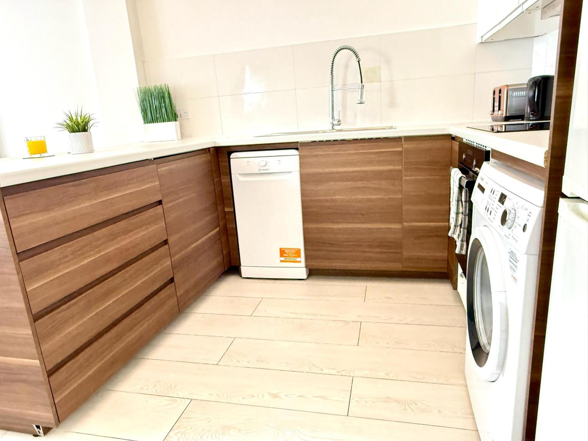 Panorama House, Delightful 2-bedroom Flat 1, Oxford Apartment Kidlington