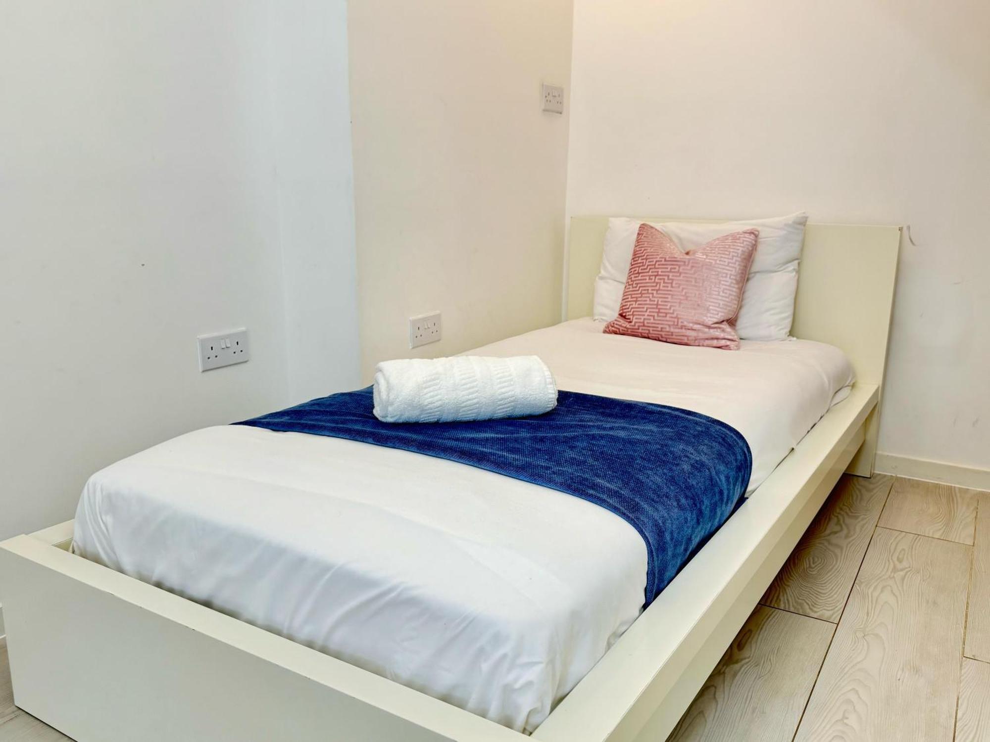 Panorama House, Delightful 2-bedroom Flat 1, Oxford * Kidlington