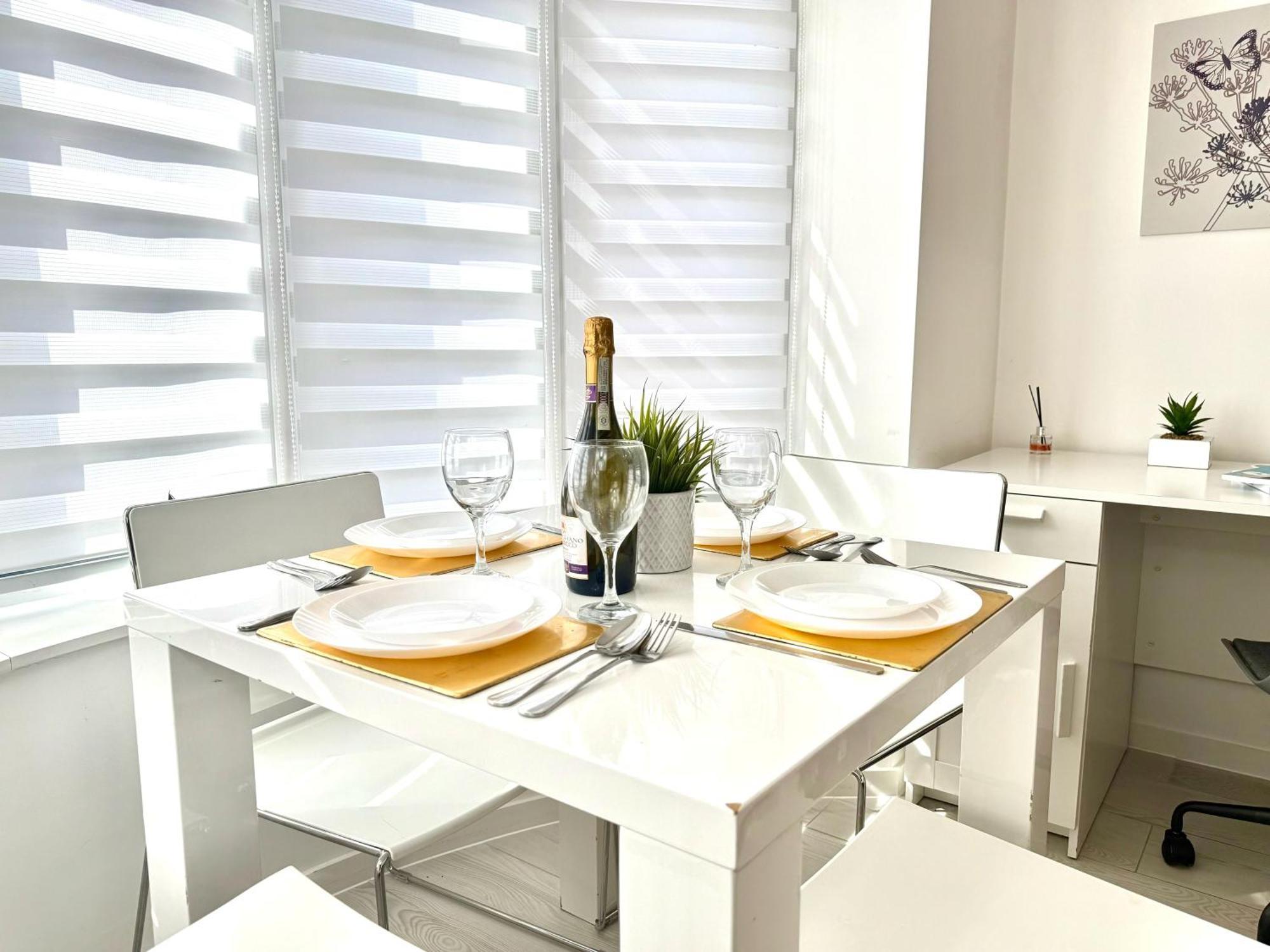 Panorama House, Delightful 2-bedroom Flat 1, Oxford Apartment