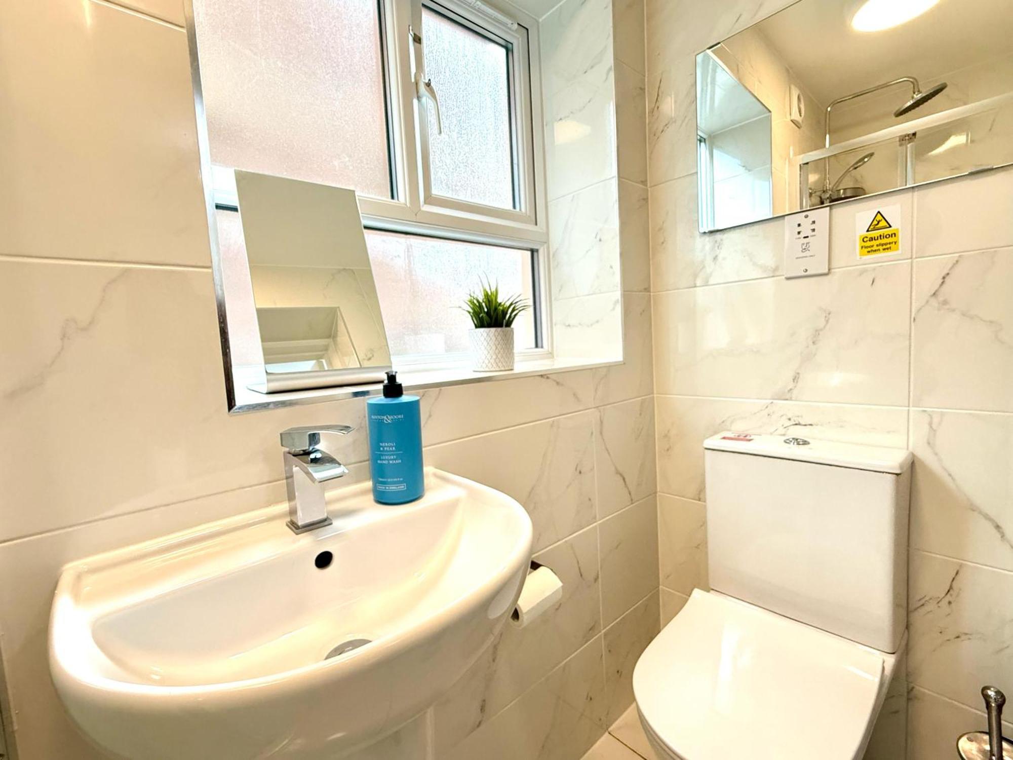 Panorama House, Delightful 2-bedroom Flat 1, Oxford Kidlington