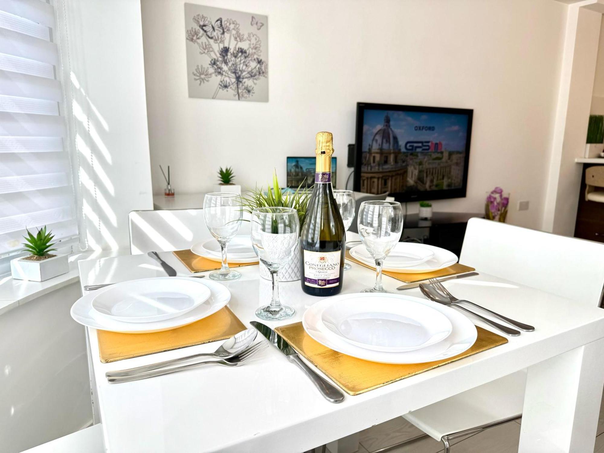 Panorama House, Delightful 2-bedroom Flat 1, Oxford Apartment